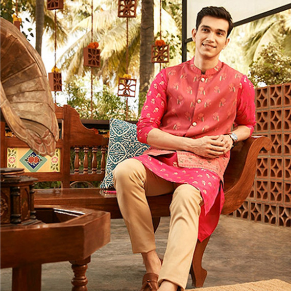 http://13.200.69.142/products/men-magenta-pink-golden-floral-printed-thread-work-floral-kurta-2