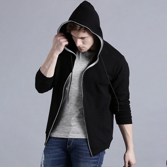 http://13.200.69.142/products/men-black-solid-hooded-sweatshirt
