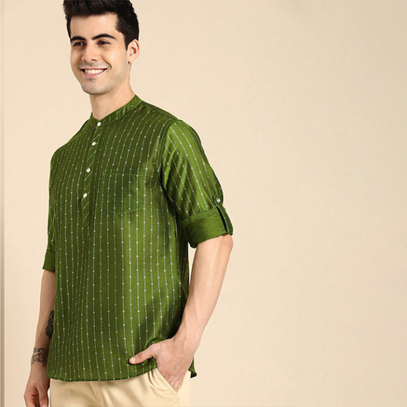 http://13.200.69.142/products/men-olive-green-gold-toned-ethnic-motifs-woven-design-kurta