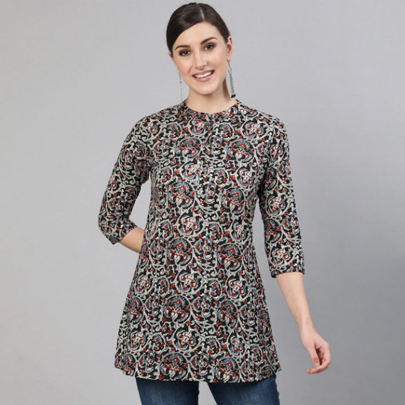 http://13.200.69.142/products/women-black-maroon-abstract-printed-tunic