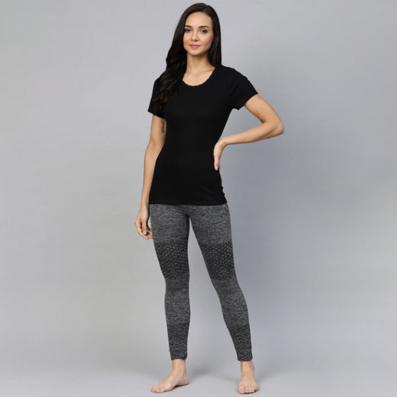 http://13.200.69.142/products/women-pack-of-2-self-striped-thermal-tops