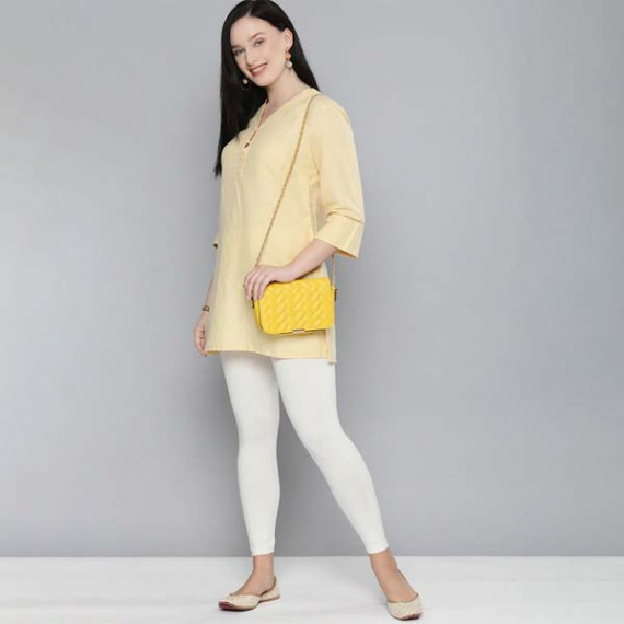 http://13.200.69.142/products/women-off-white-solid-leggings