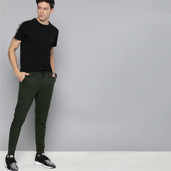 http://13.200.69.142/products/men-olive-green-straight-fit-solid-track-pants