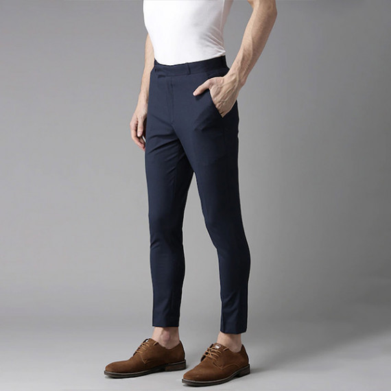 http://13.200.69.142/products/men-navy-blue-tapered-fit-trousers