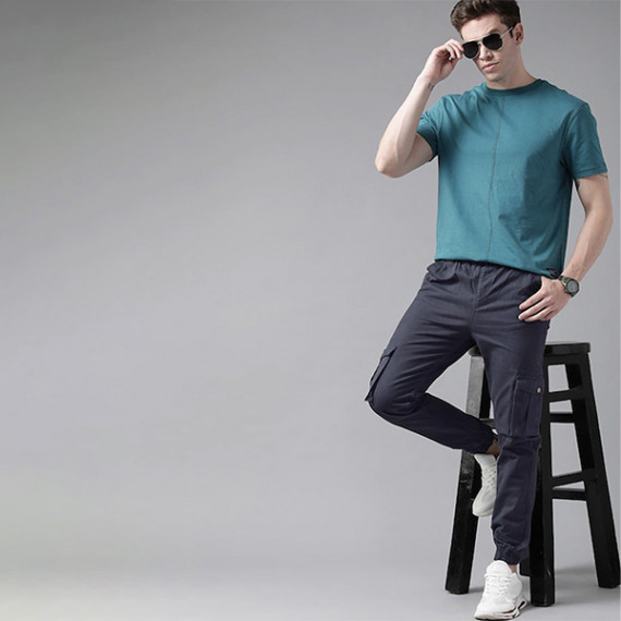 http://13.200.69.142/products/men-navy-blue-solid-mid-rise-woven-pure-cotten-cargo-trousers