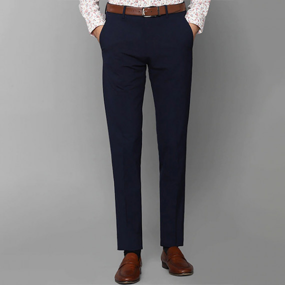 http://13.200.69.142/products/men-navy-blue-slim-fit-trousers