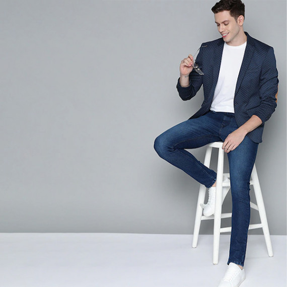 http://13.200.69.142/products/men-navy-blue-self-design-single-breasted-blazer