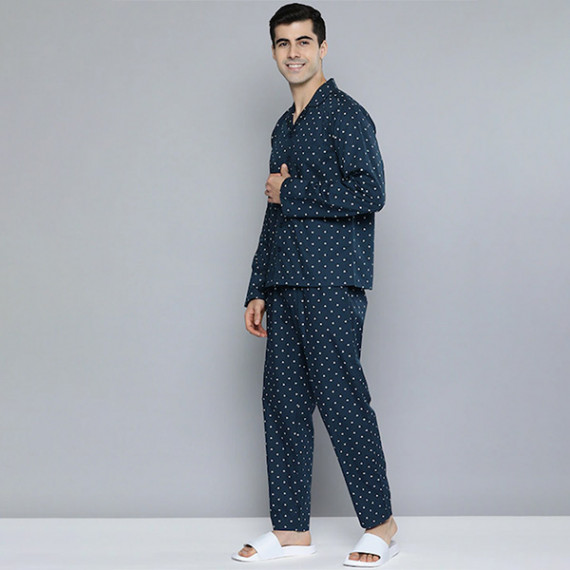 http://13.200.69.142/products/men-navy-blue-white-printed-pure-cotton-night-suit