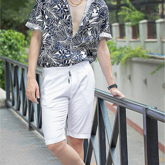 http://13.200.69.142/products/men-white-solid-slim-fit-regular-shorts
