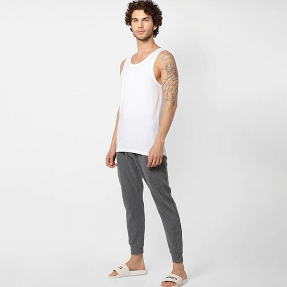 http://13.200.69.142/products/men-pack-of-2-white-solid-innerwear-vests