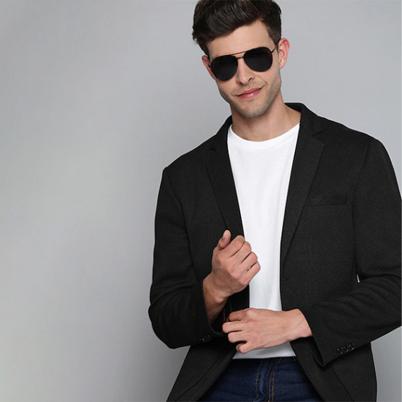 http://13.200.69.142/products/men-black-textured-regular-fit-single-breasted-blazer