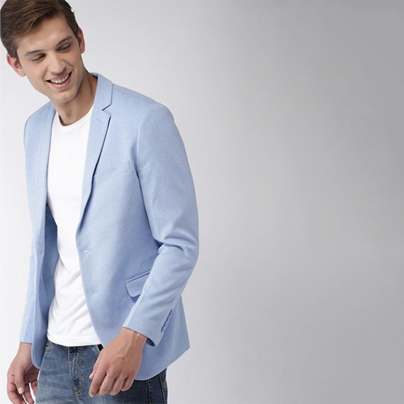 http://13.200.69.142/products/men-blue-solid-single-breasted-knitted-blazer