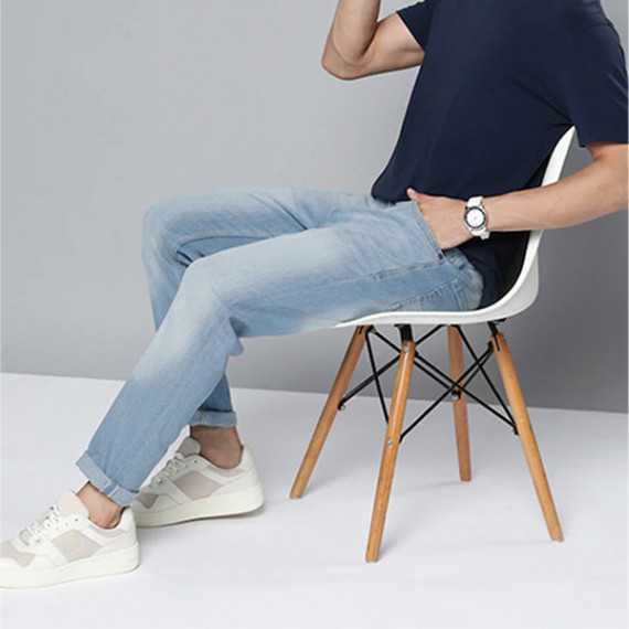 http://13.200.69.142/products/men-blue-slim-tapered-fit-light-fade-stretchable-jeans