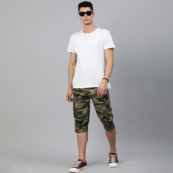http://13.200.69.142/products/men-olive-green-beige-camouflage-printed-pure-cotton-34th-cargo-shorts