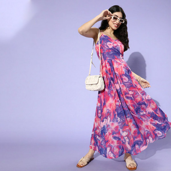http://13.200.69.142/products/women-blue-floral-smocked-dress