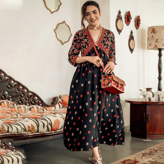 http://13.200.69.142/products/black-orange-ethnic-motifs-printed-maxi-dress