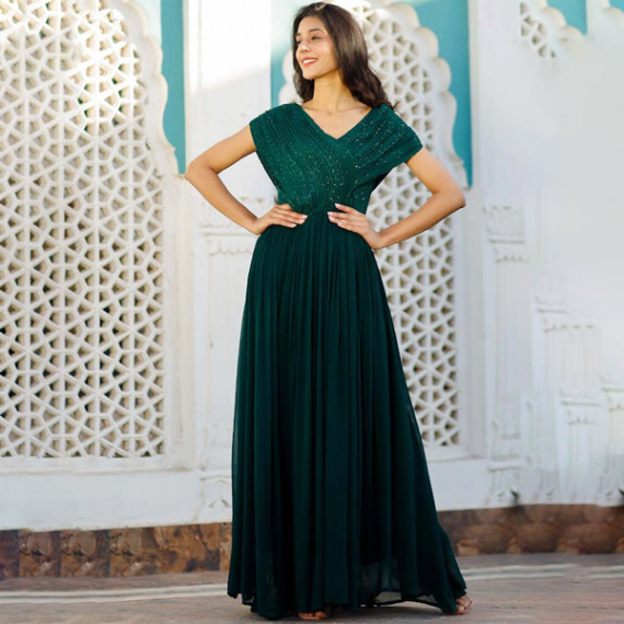 http://13.200.69.142/products/green-embellished-maxi-dress